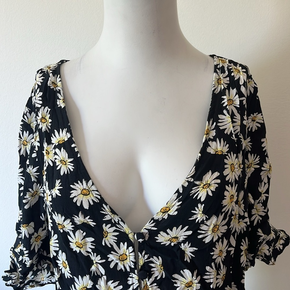 Zara Daisy Faux Wrap Dress Button Front deep V Neck Floral Size M - Picture 5 of 9
